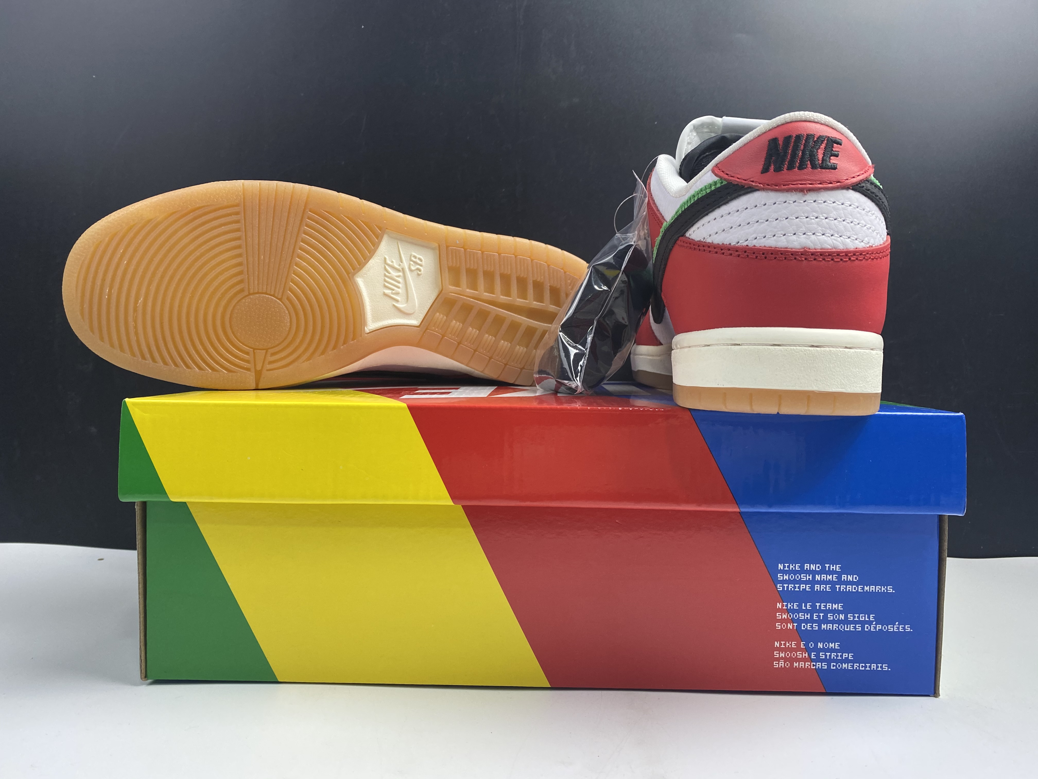 Frame Skate x Nike SB Dunk Low Habibi CT2550-600