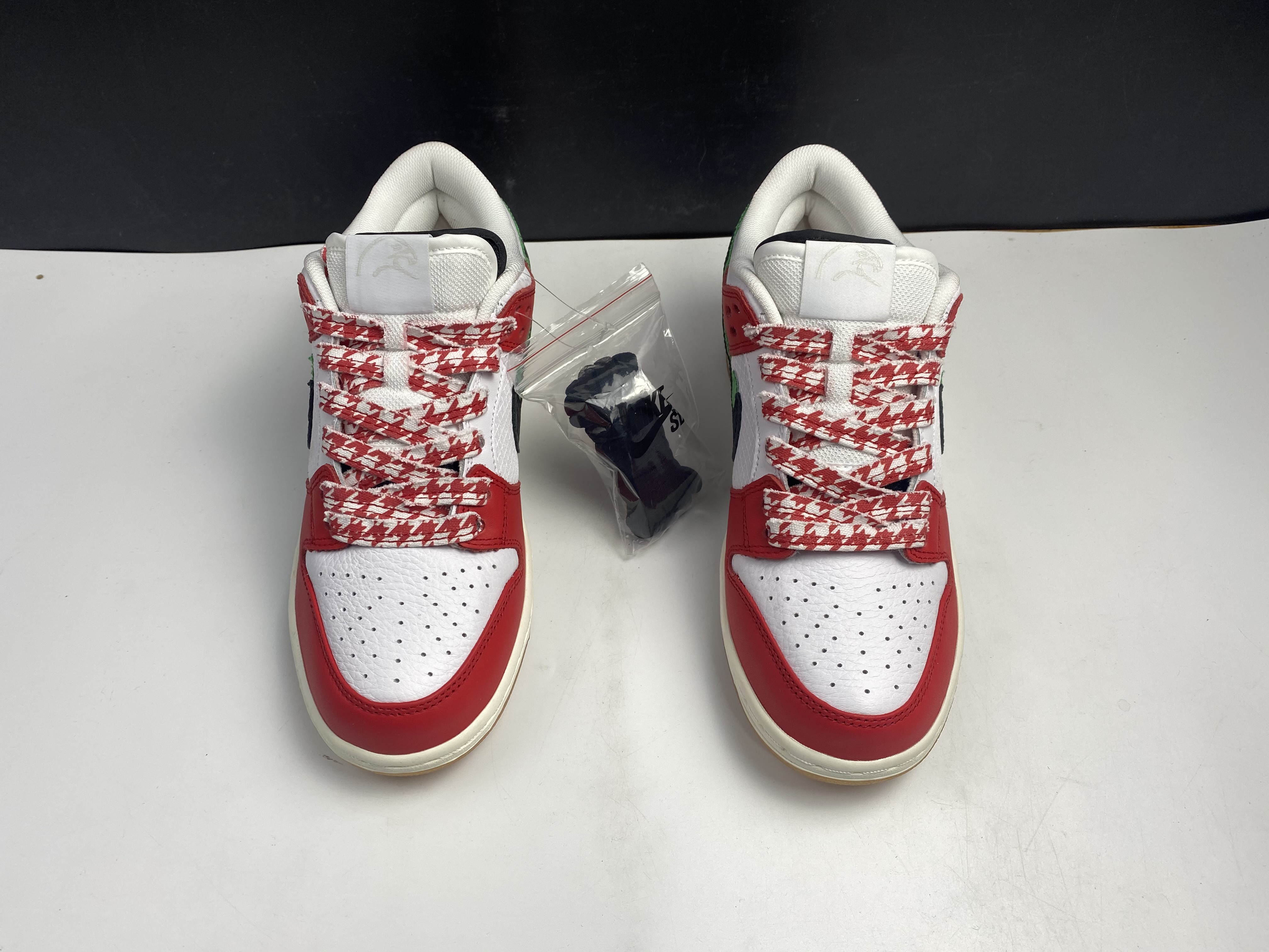Frame Skate x Nike SB Dunk Low Habibi CT2550-600