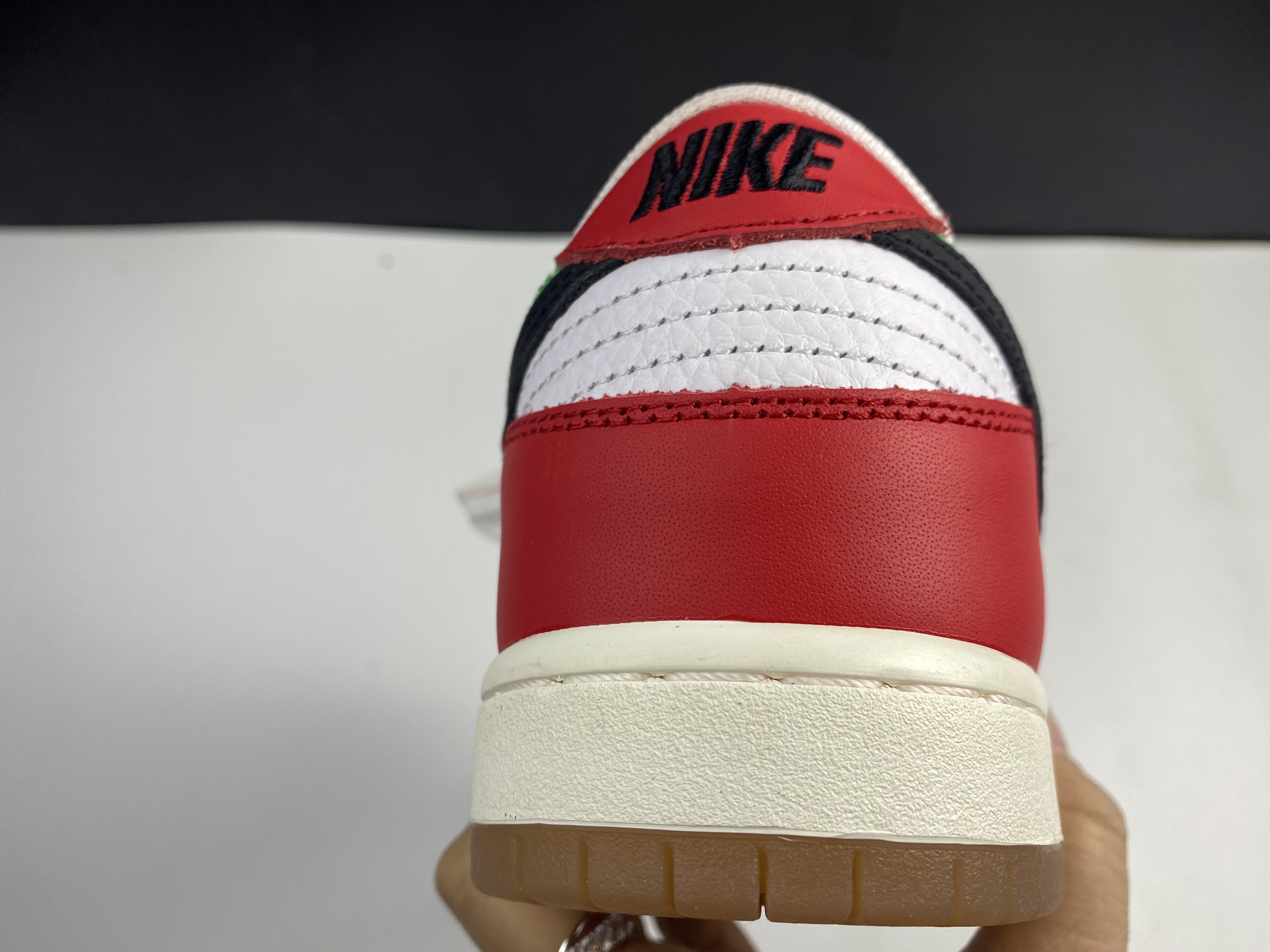 Frame Skate x Nike SB Dunk Low Habibi CT2550-600