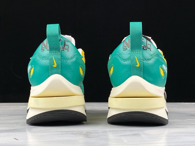 Sacai X NIKe regasus vaporrly SP BV0073-103