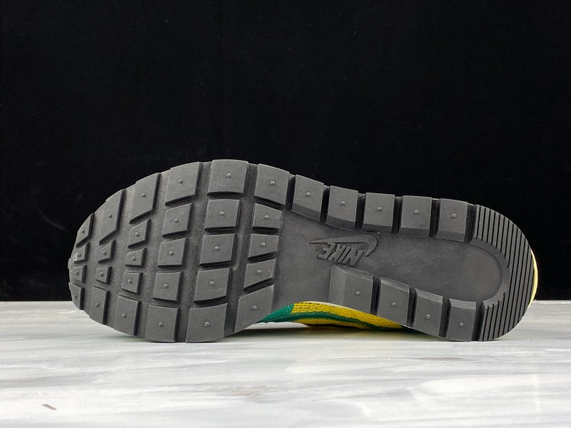 Sacai X NIKe regasus vaporrly SP BV0073-103