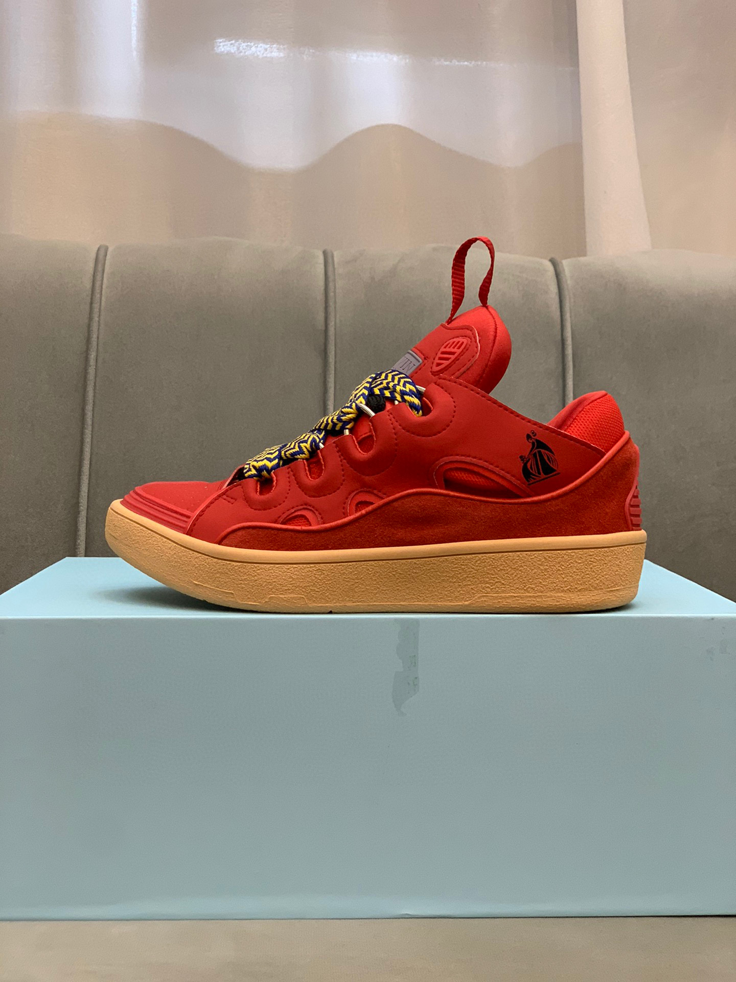 L*anvin sneakers
