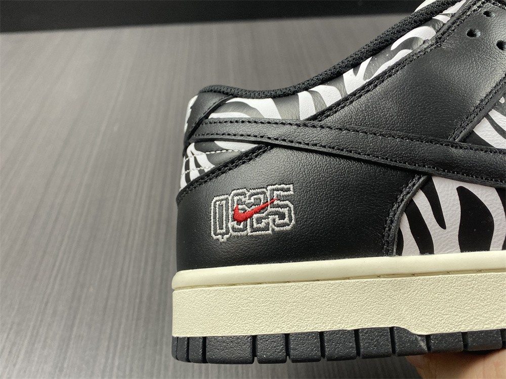 Quartersnacks x NK SB Dunk