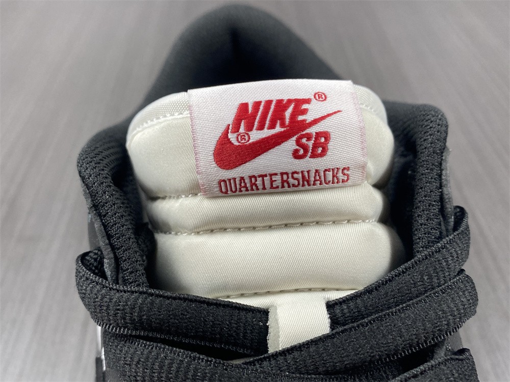 Quartersnacks x NK SB Dunk