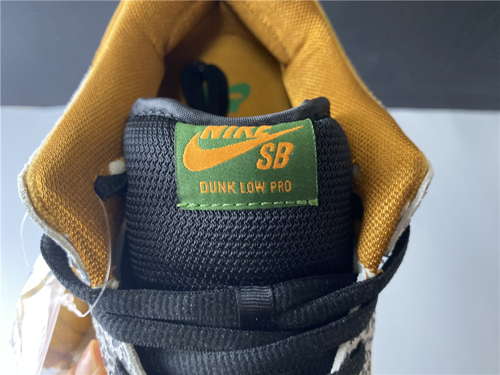 Nike SB Dunk Low Safari