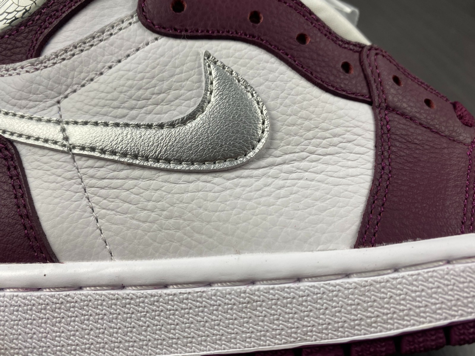 Air Jordan 1 High OG Bordeaux