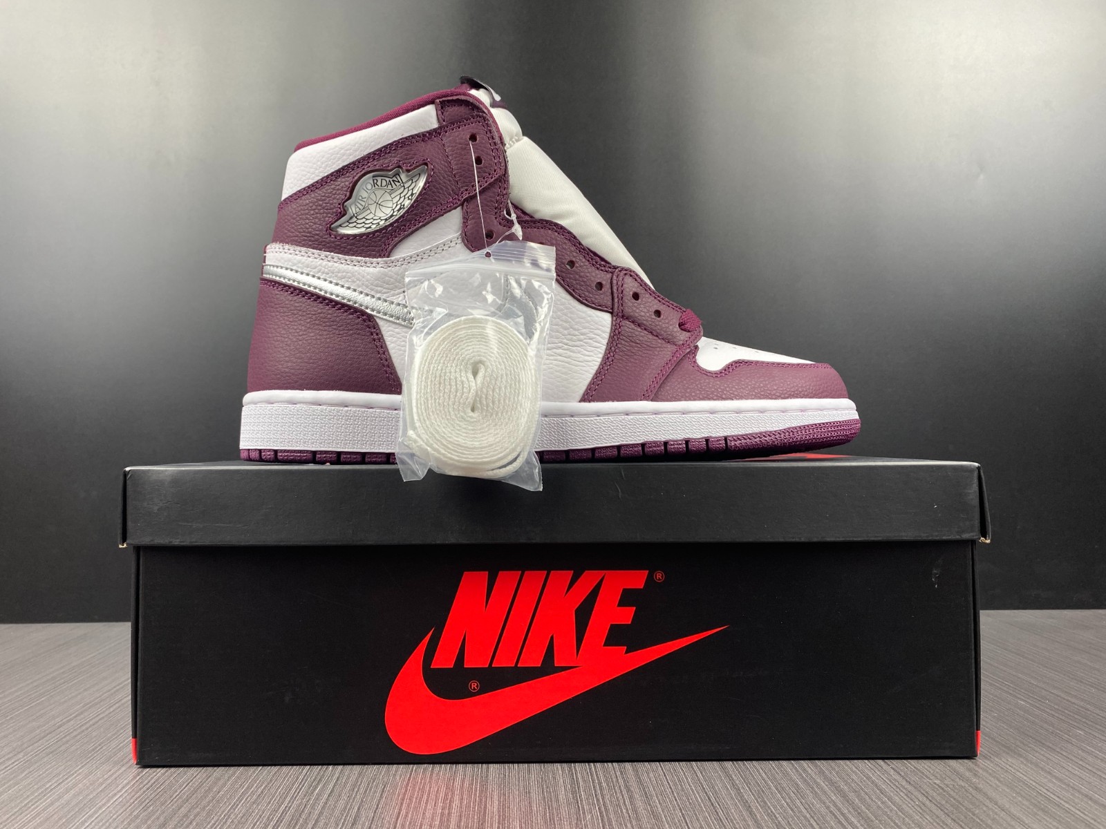 Air Jordan 1 High OG Bordeaux