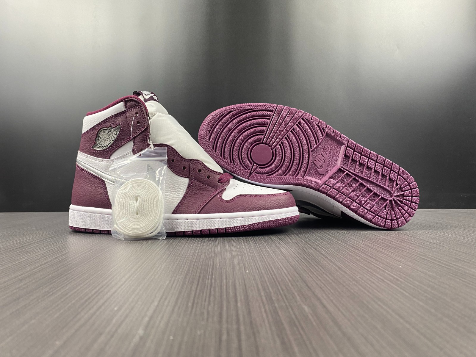 Air Jordan 1 High OG Bordeaux