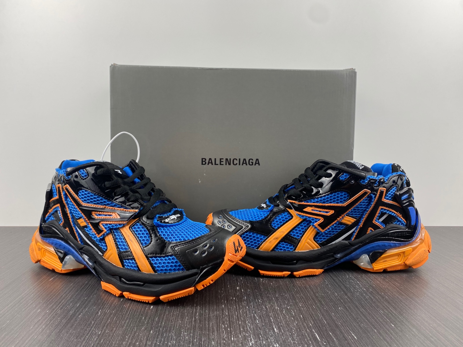 Ba*len*cia*ga -runner