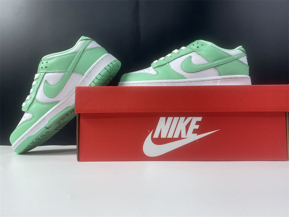 Nike Dunk Low Green Glow (W)