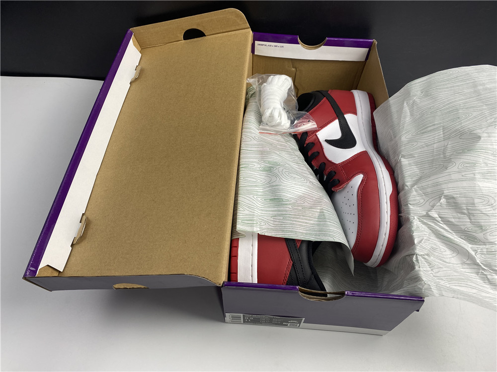 Nike Dunk SB Low “Chicago” BQ6817-600