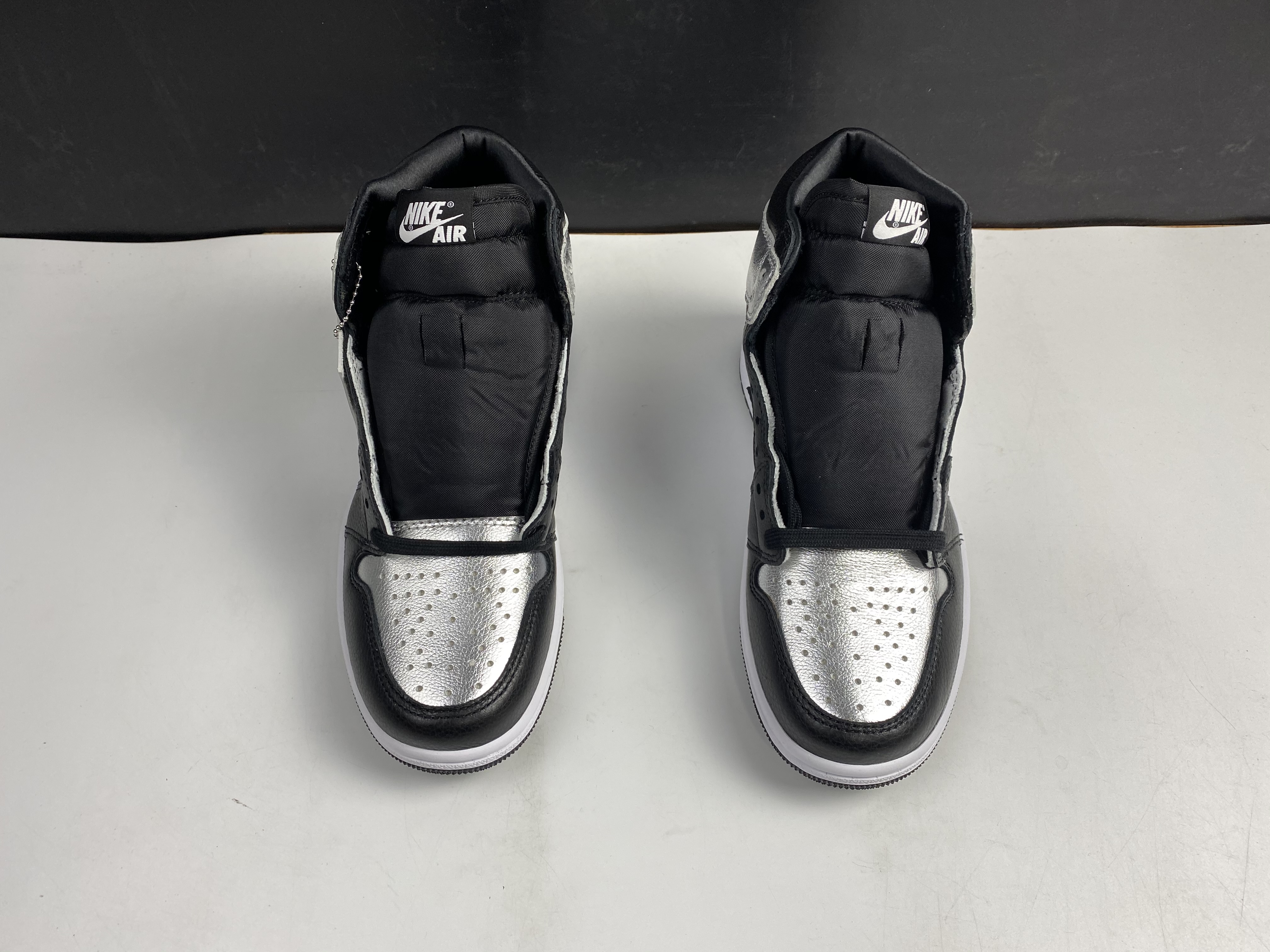 Air Jordan 1 High OG WMNS “Silver Toe” CD0461-001