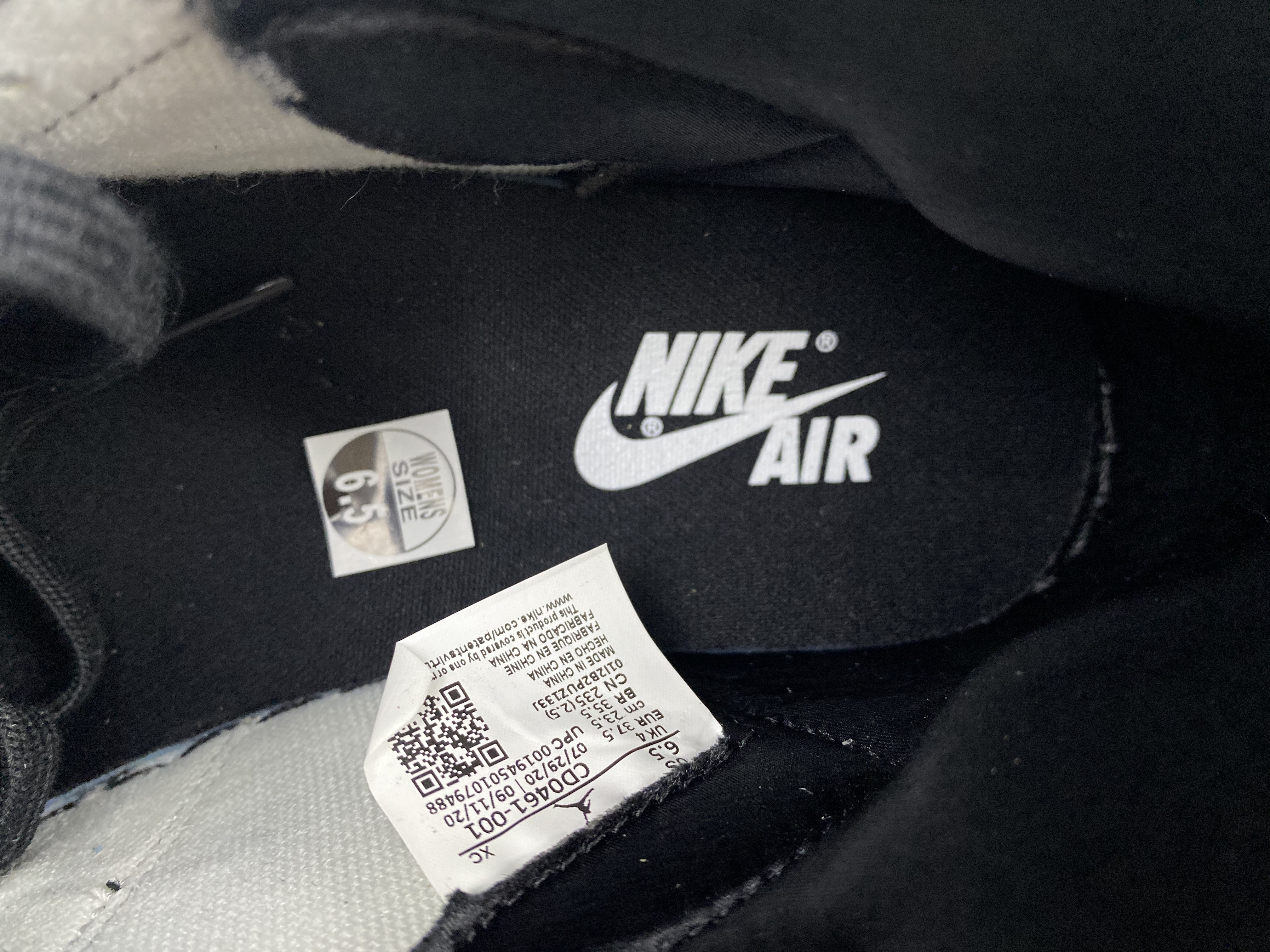 Air Jordan 1 High OG WMNS “Silver Toe” CD0461-001