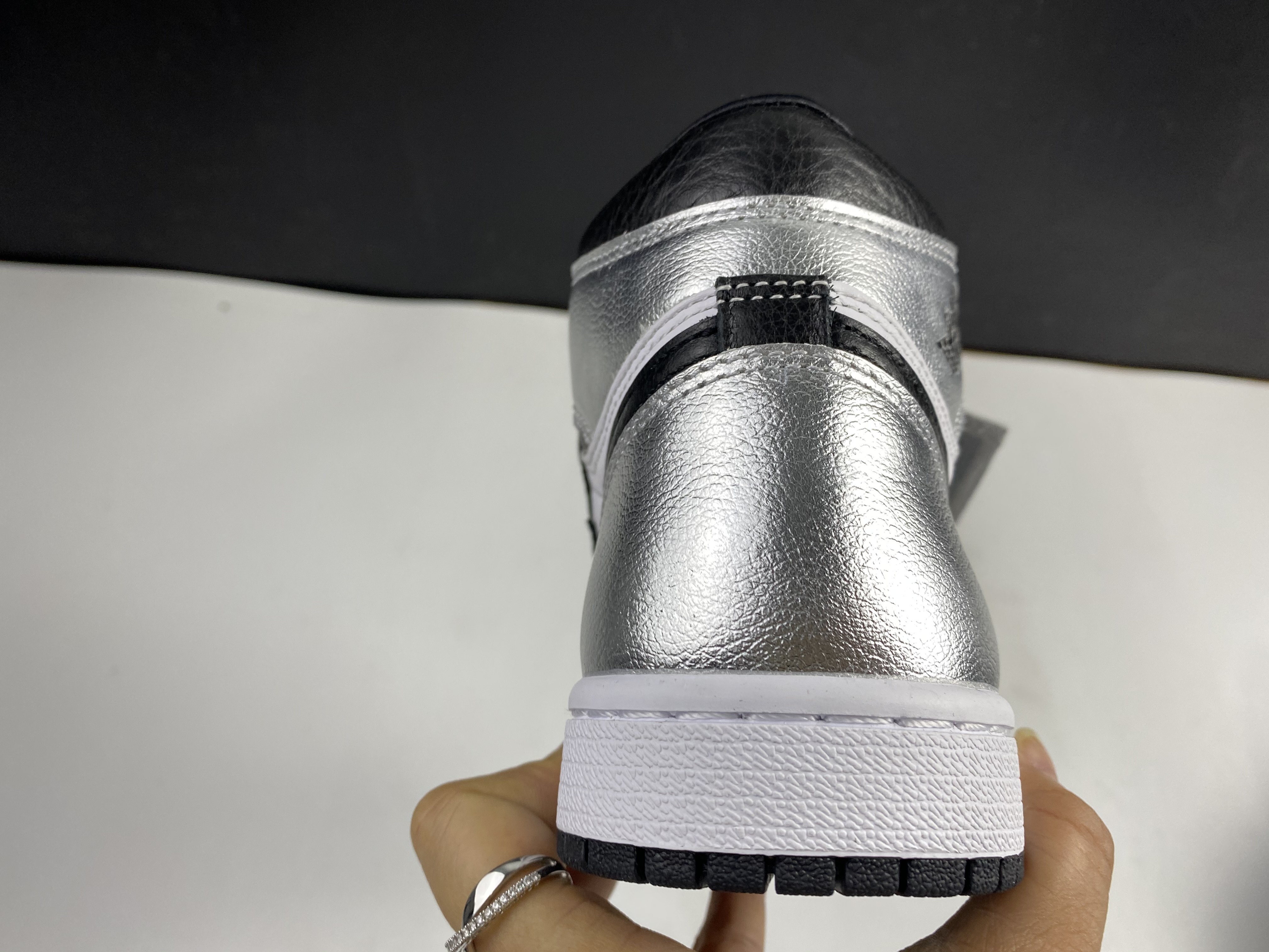 Air Jordan 1 High OG WMNS “Silver Toe” CD0461-001