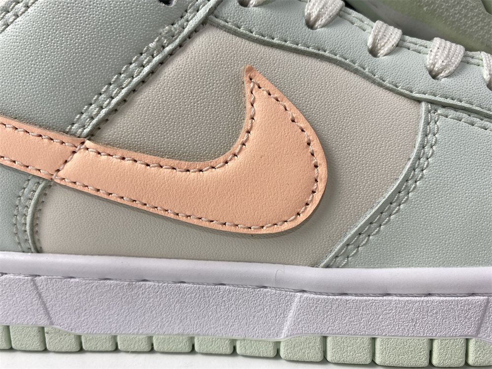 Nike Dunk Low Barely Green W