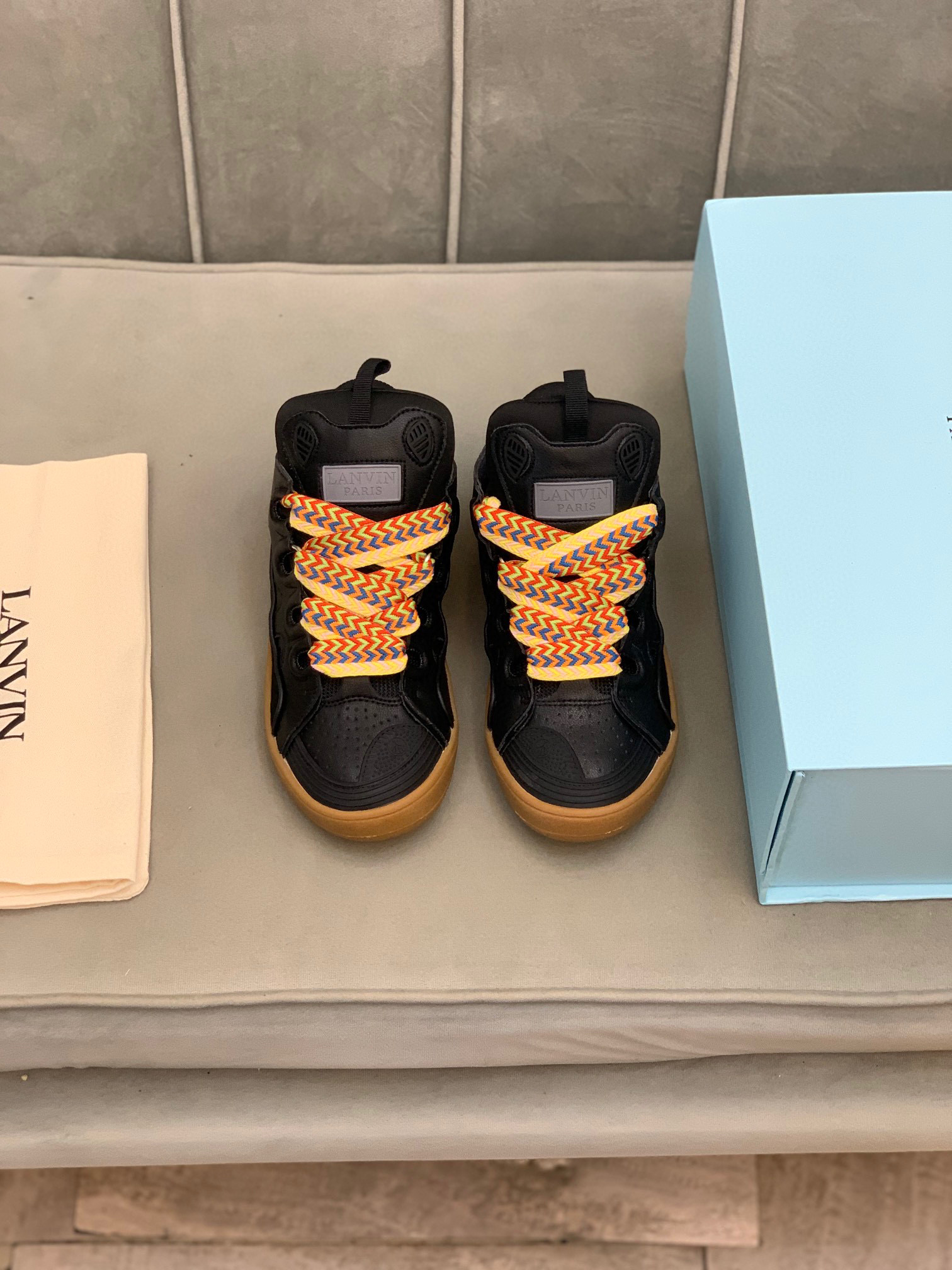 L*anvin sneakers