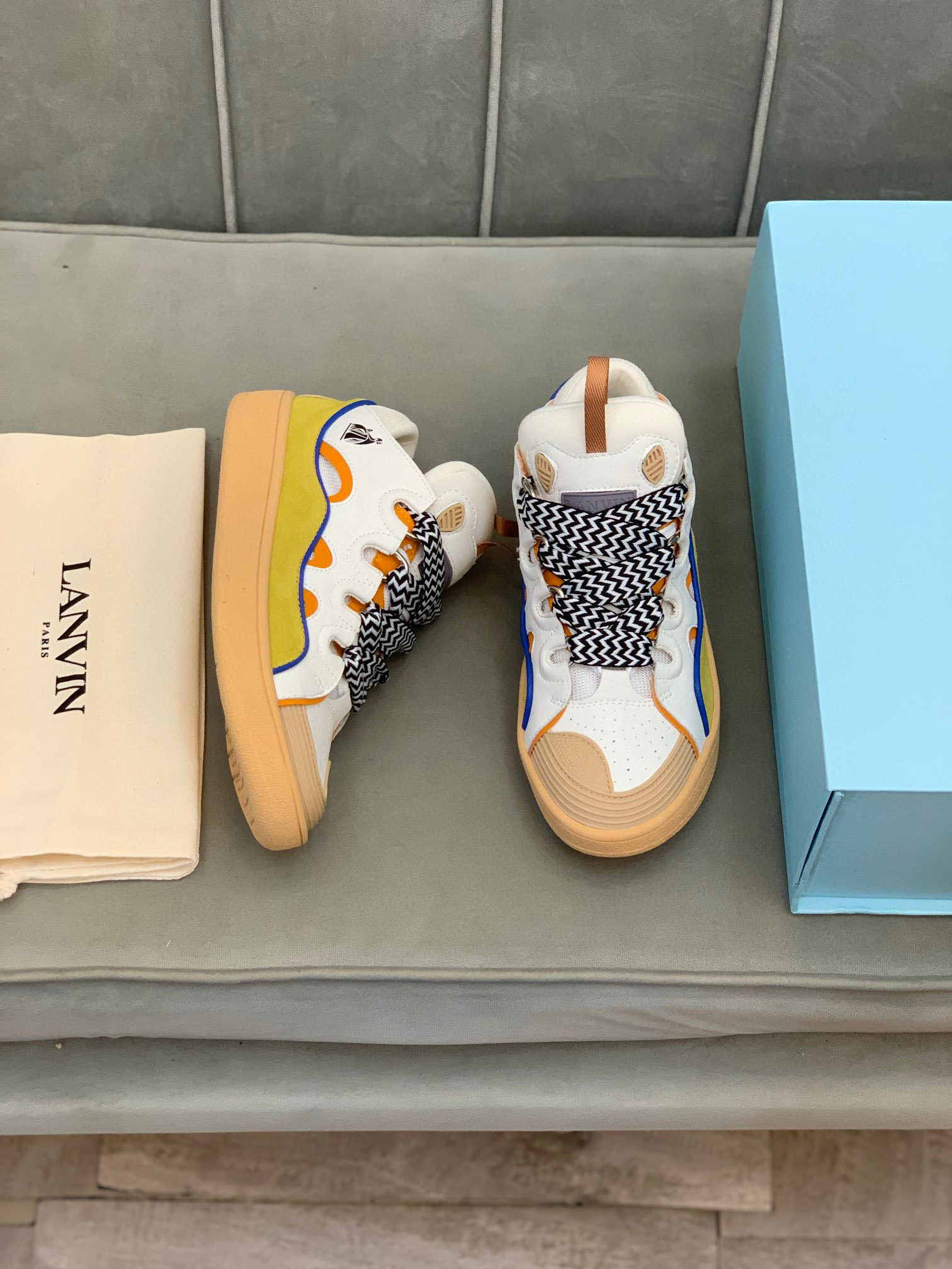 L*anvin sneakers
