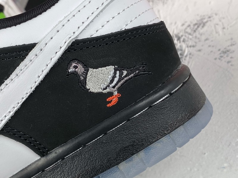 Nike SB Dunk Low Staple Panda Pigeon