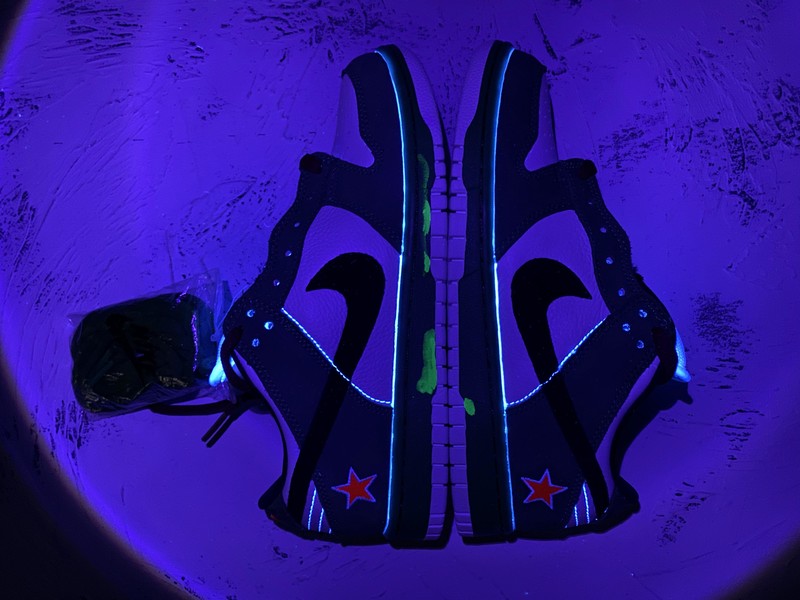Nike SB Dunk Low Staple Panda Pigeon