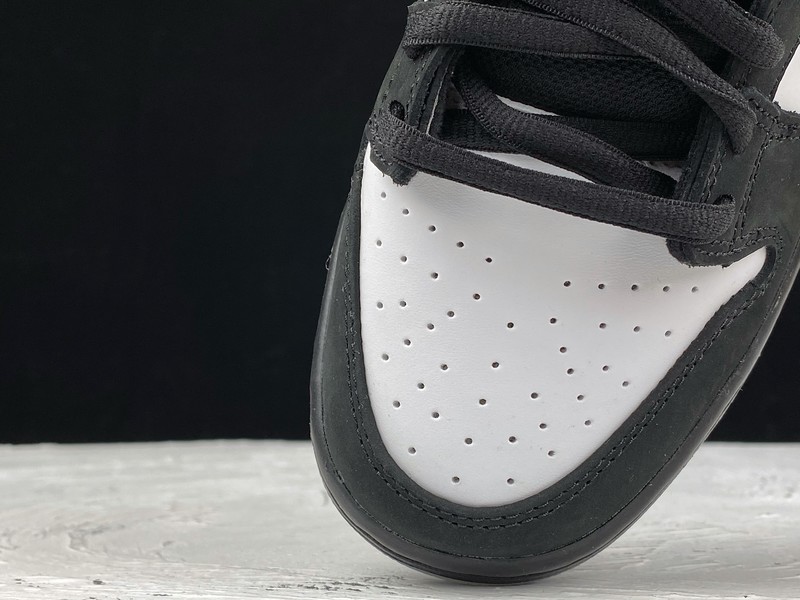 Nike SB Dunk Low Staple Panda Pigeon