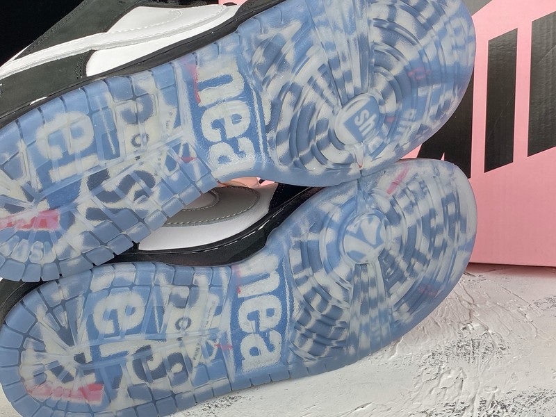 Nike SB Dunk Low Staple Panda Pigeon