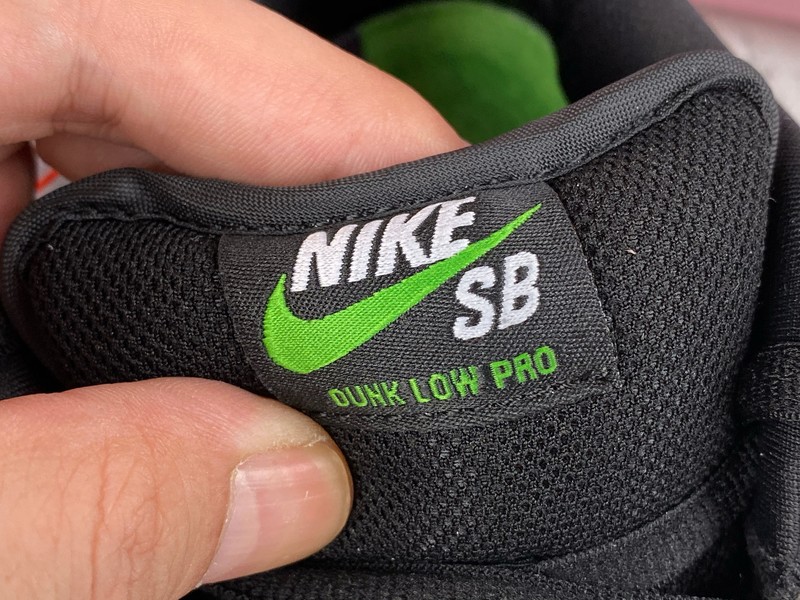 Nike SB Dunk Low Staple Panda Pigeon