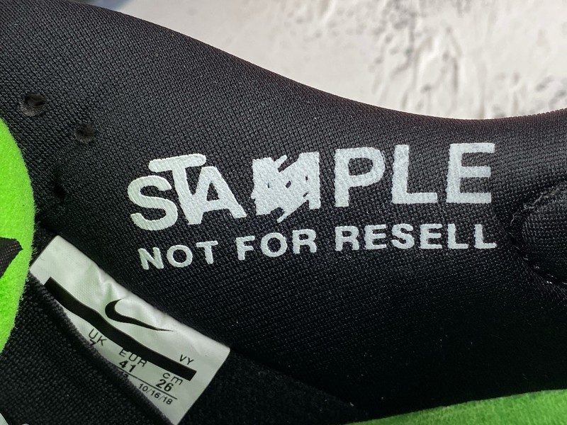 Nike SB Dunk Low Staple Panda Pigeon