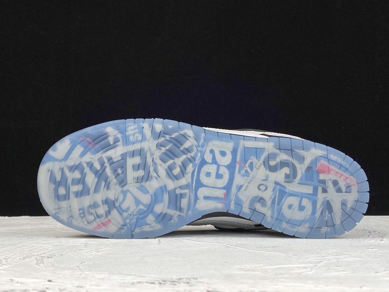 Nike SB Dunk Low Staple Panda Pigeon