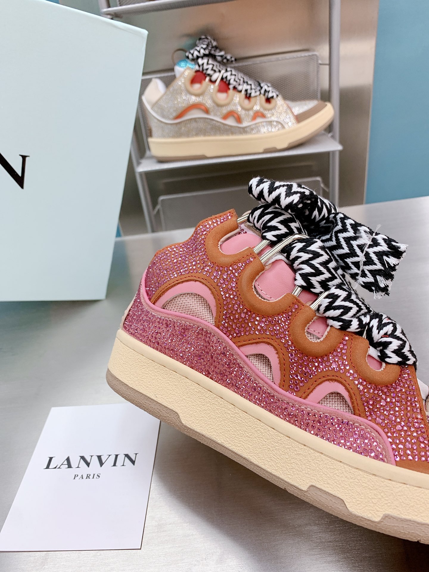 L*anvin sneakers