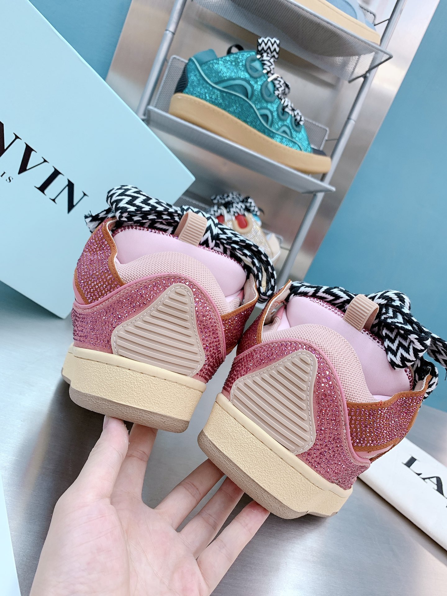 L*anvin sneakers