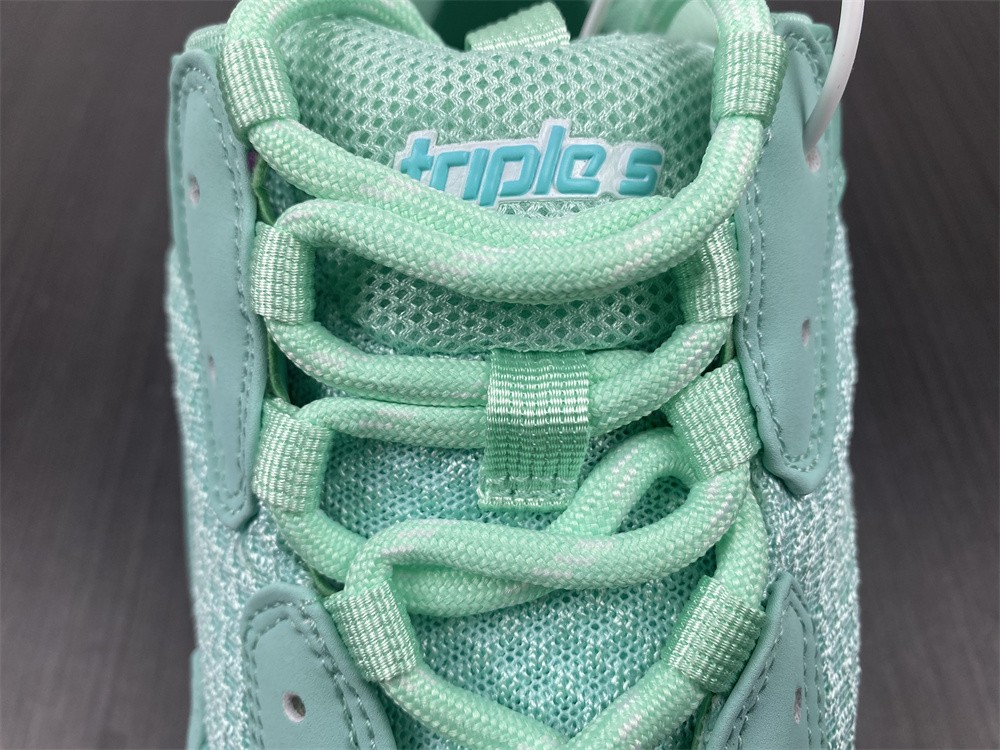 BLG Triple S 1.0