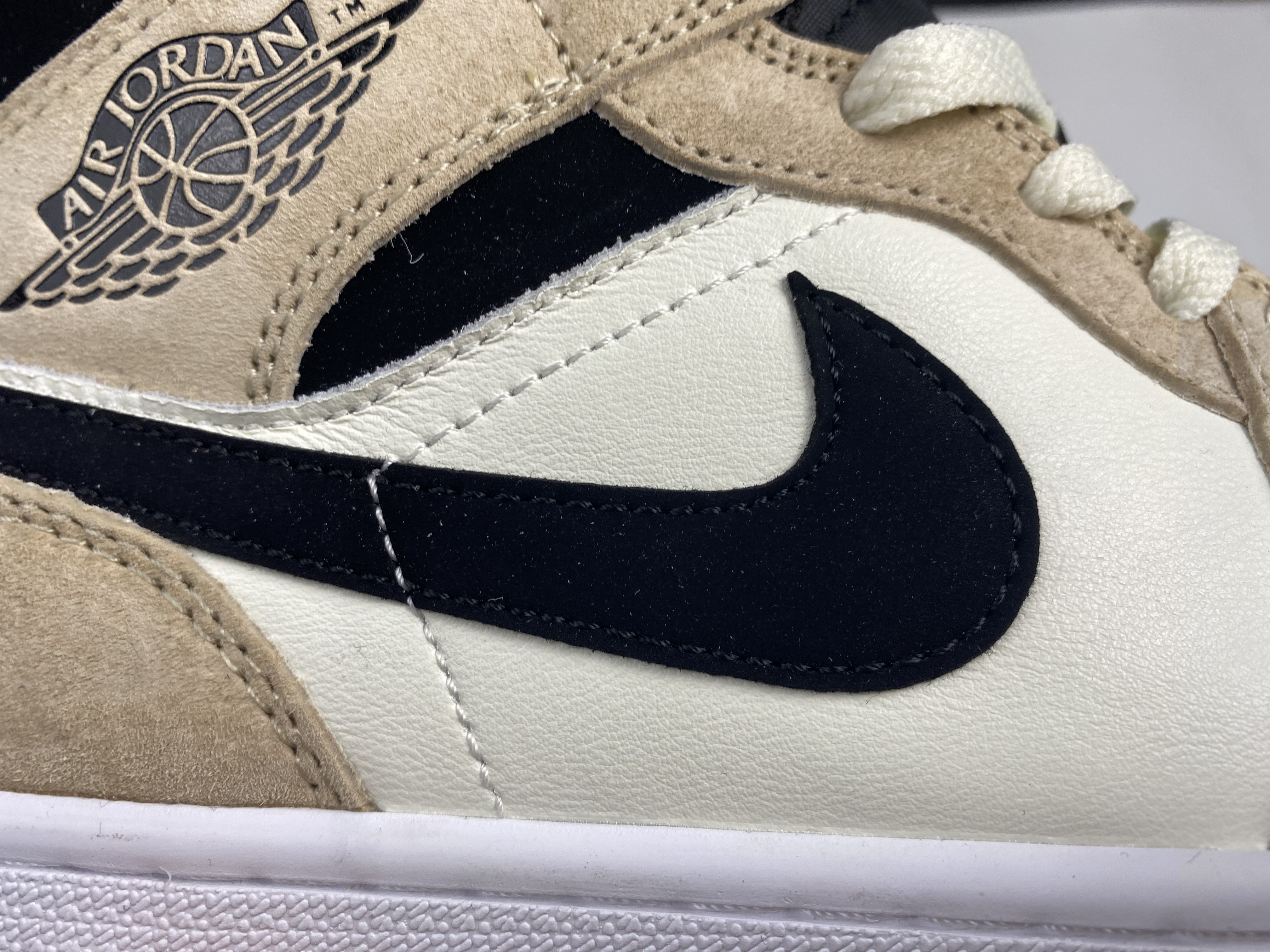 Air Jordan 1 Mid Barely Orange BQ6472 -800
