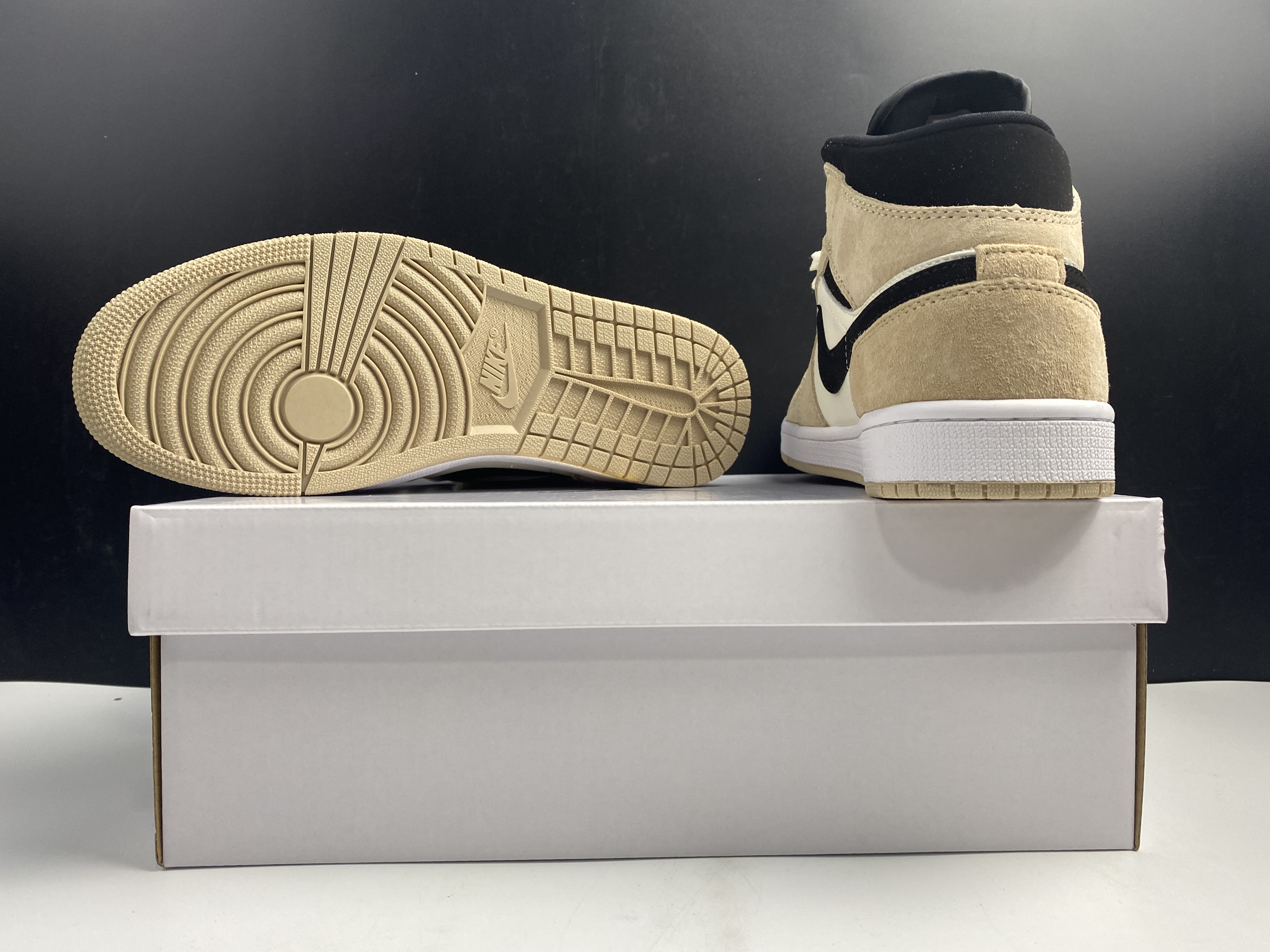 Air Jordan 1 Mid Barely Orange BQ6472 -800