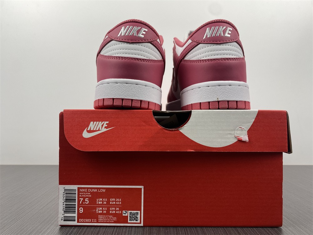 SB Dunk Low Archeo Pink