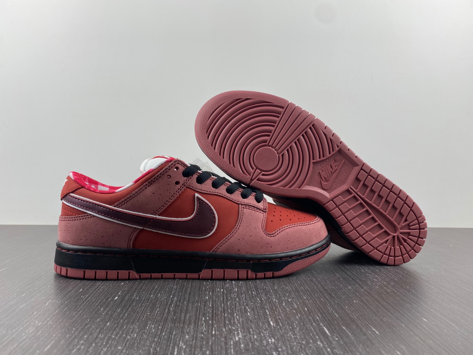 Nike SB Dunk Low Red Lobster