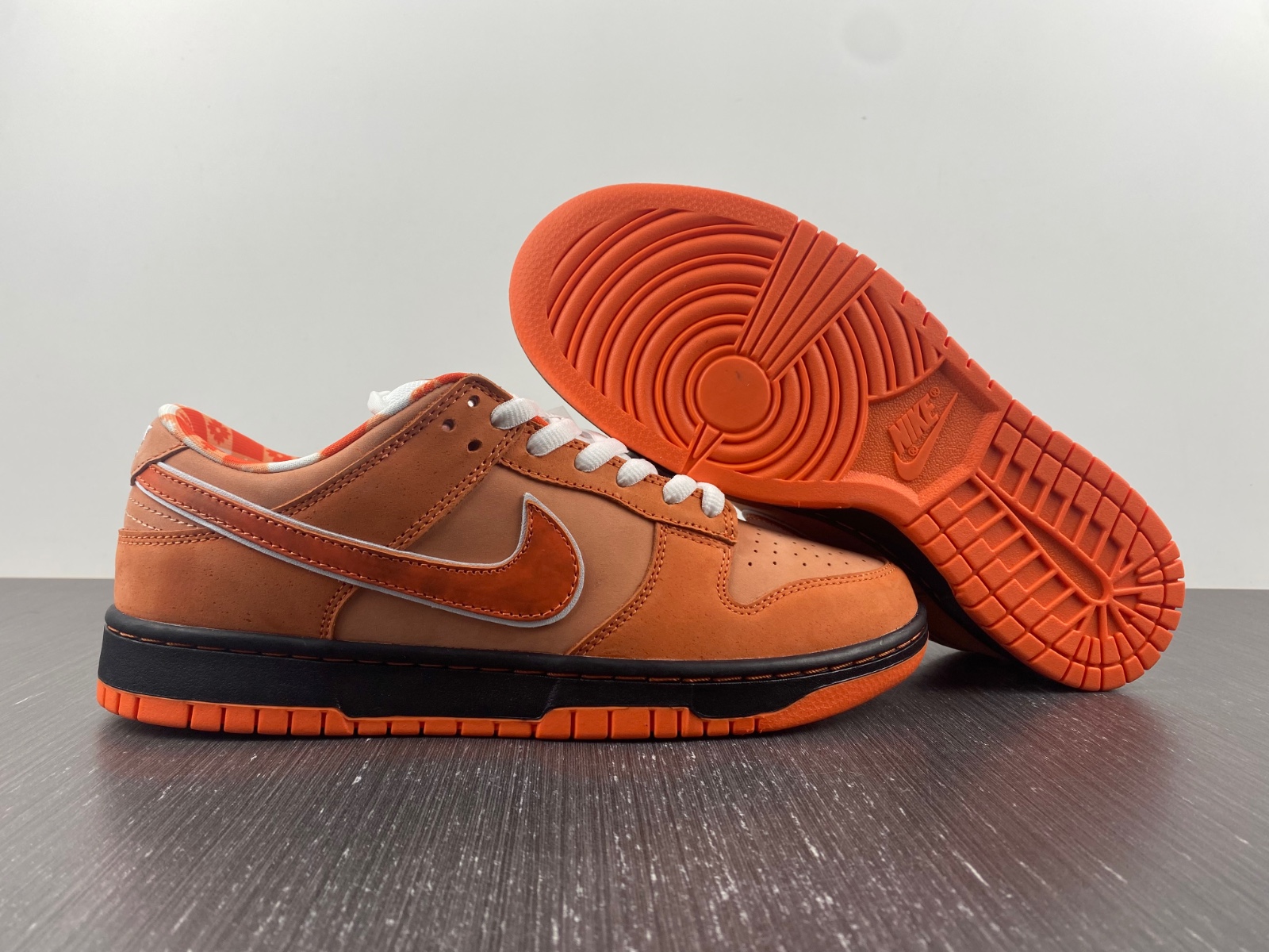 Nike SB Dunk Low Orange Lobster