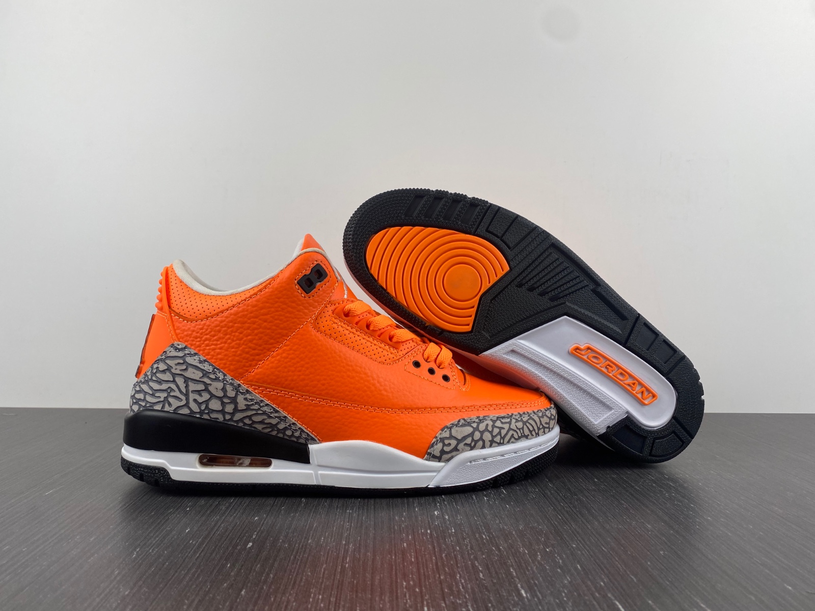 Air Jordan 3 Retro Orange