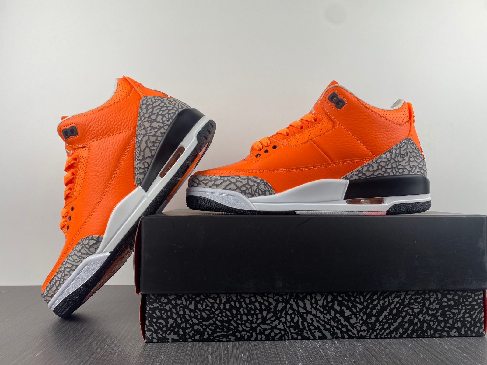 Air Jordan 3 Retro Orange