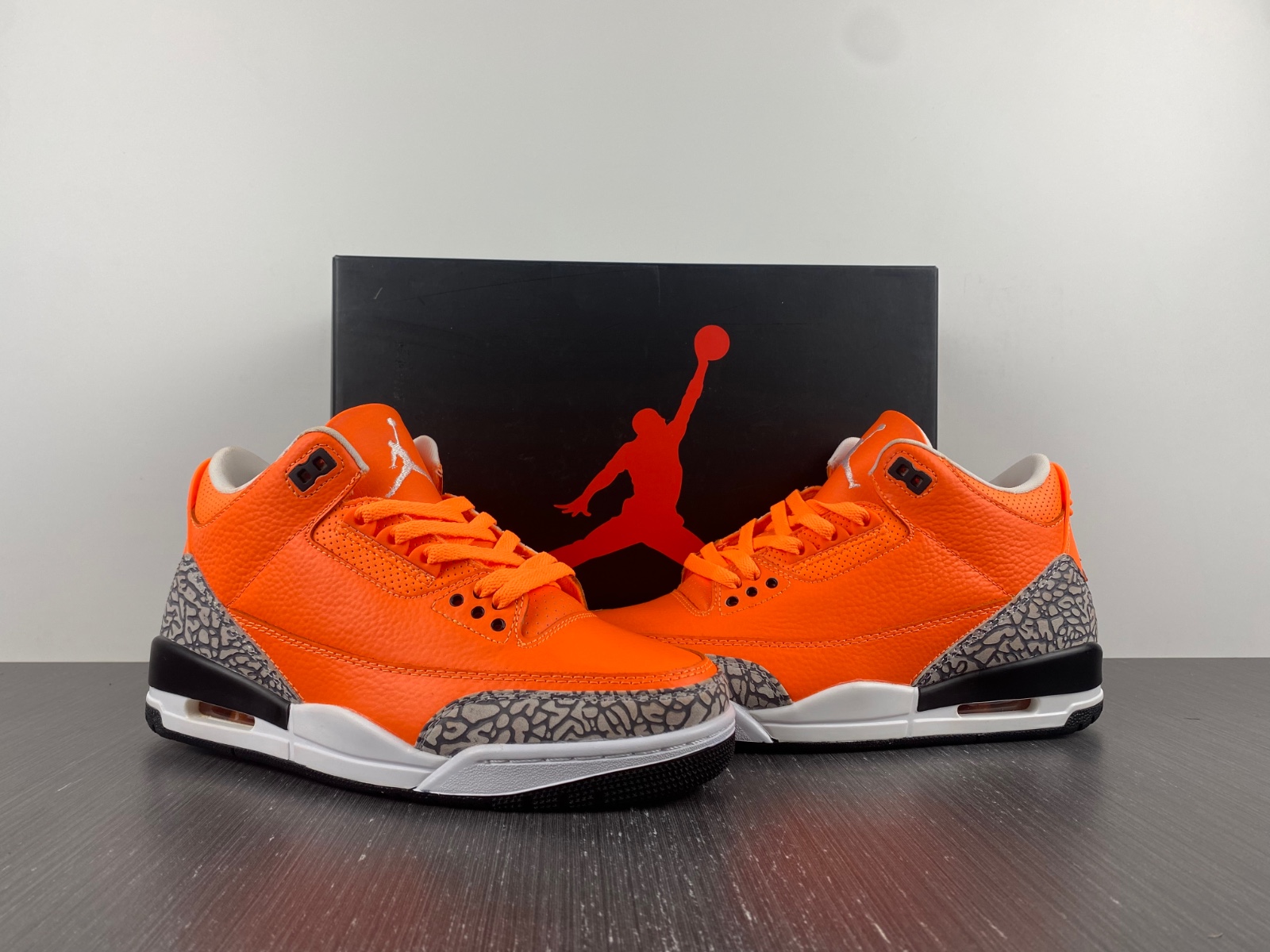 Air Jordan 3 Retro Orange