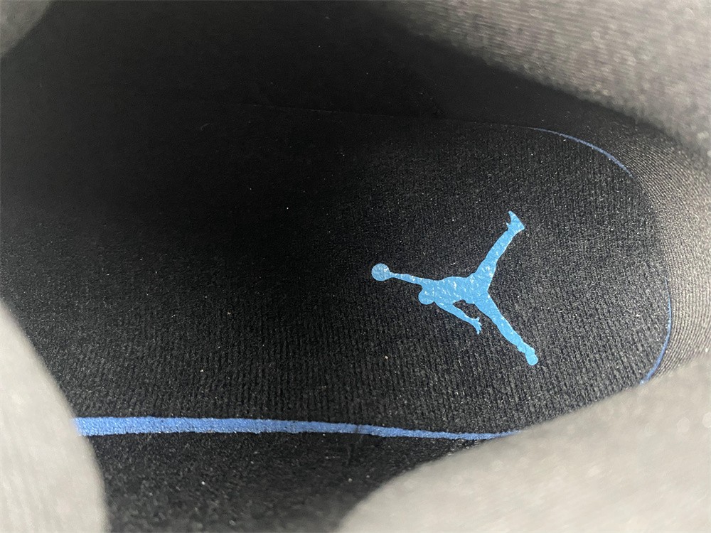 Air Jordan 13 University Blue
