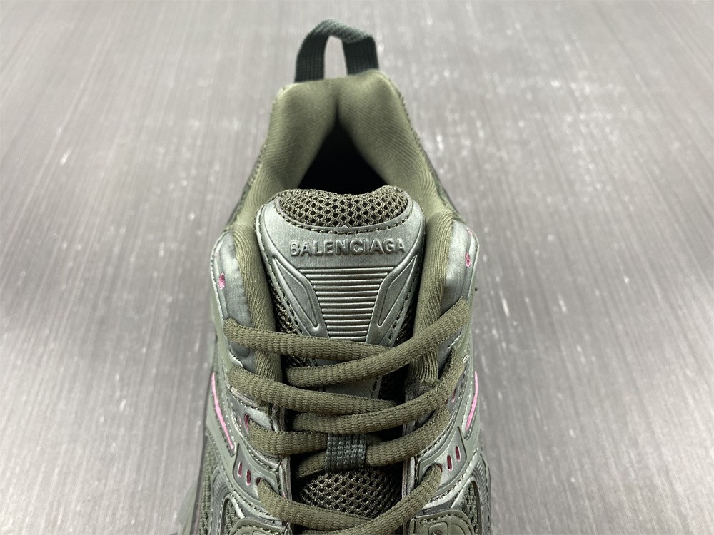 DEFENDER SNEAKER