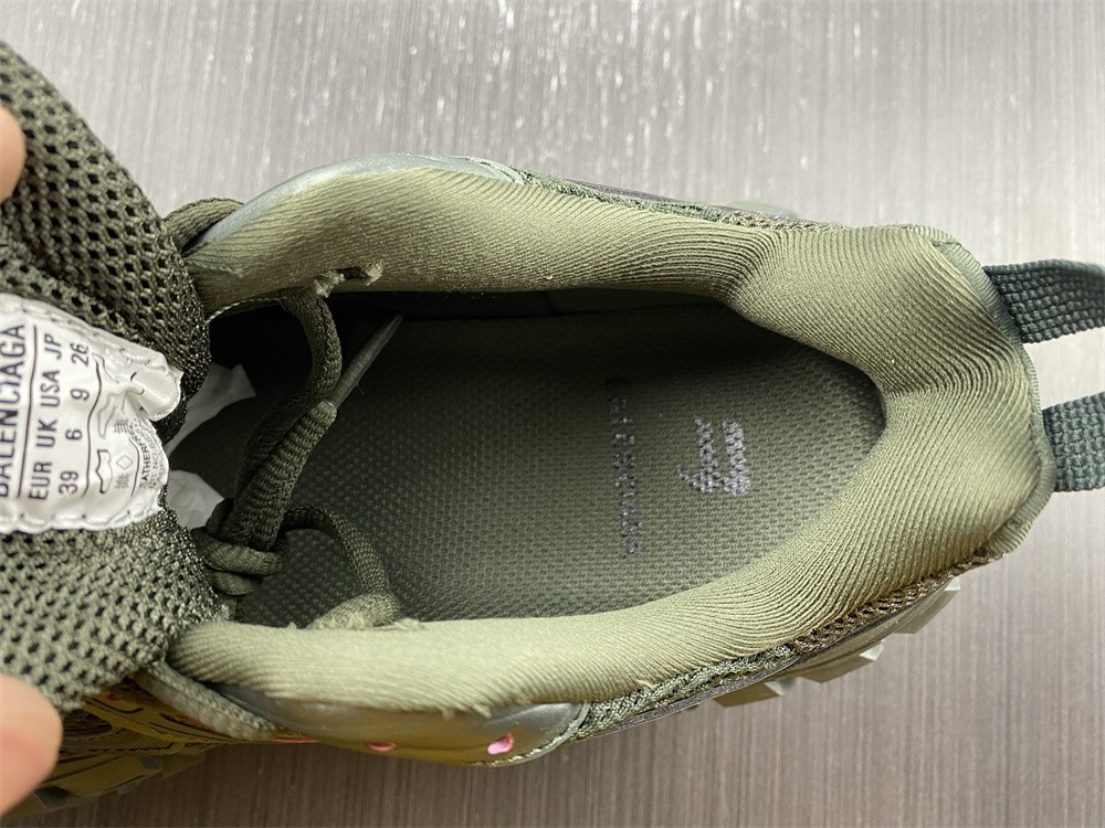 DEFENDER SNEAKER