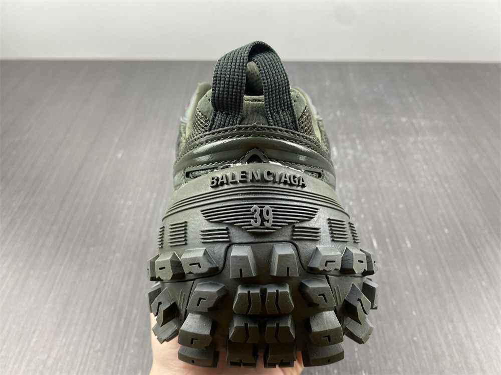 DEFENDER SNEAKER