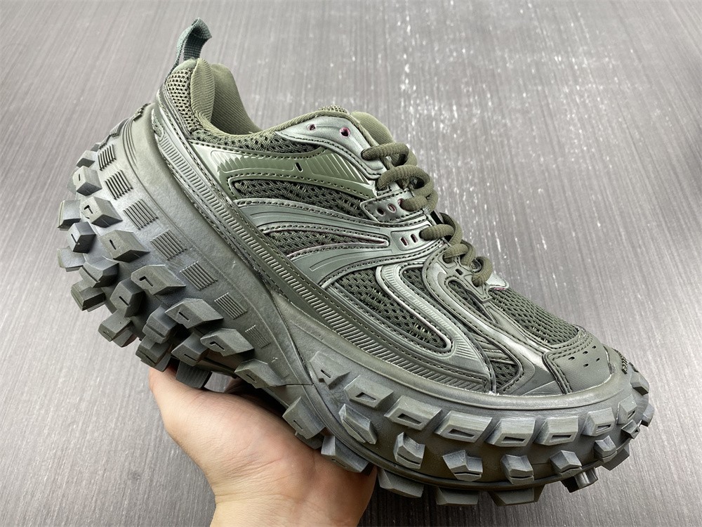 DEFENDER SNEAKER