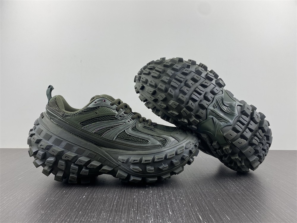 DEFENDER SNEAKER