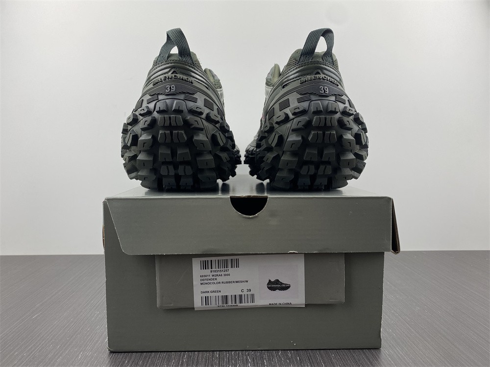 DEFENDER SNEAKER