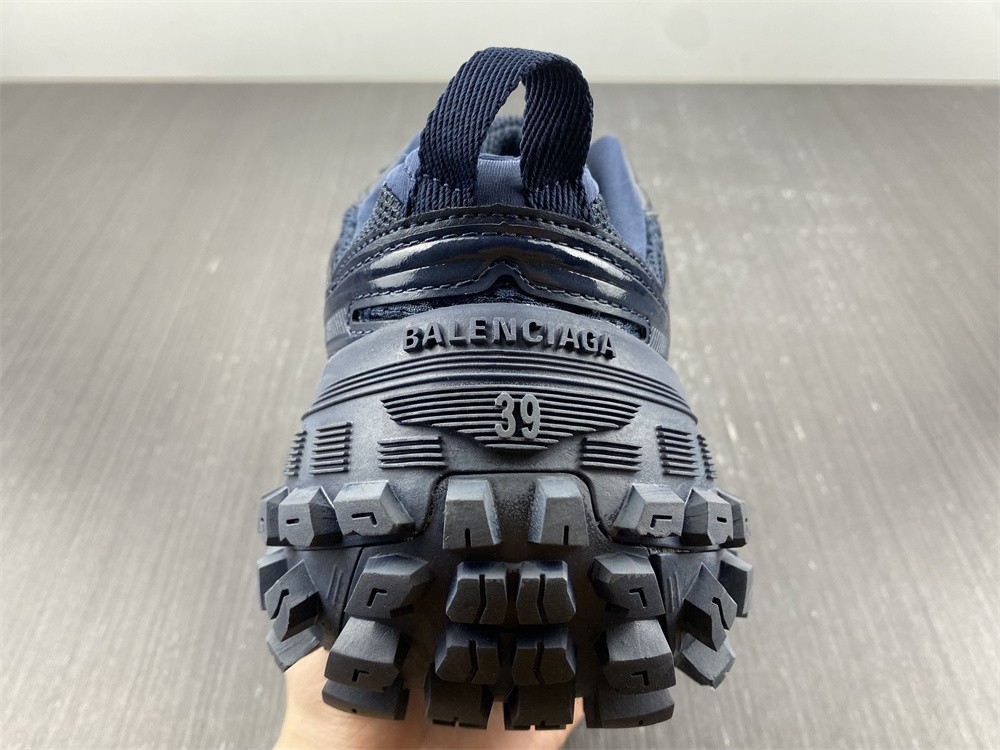 DEFENDER SNEAKER