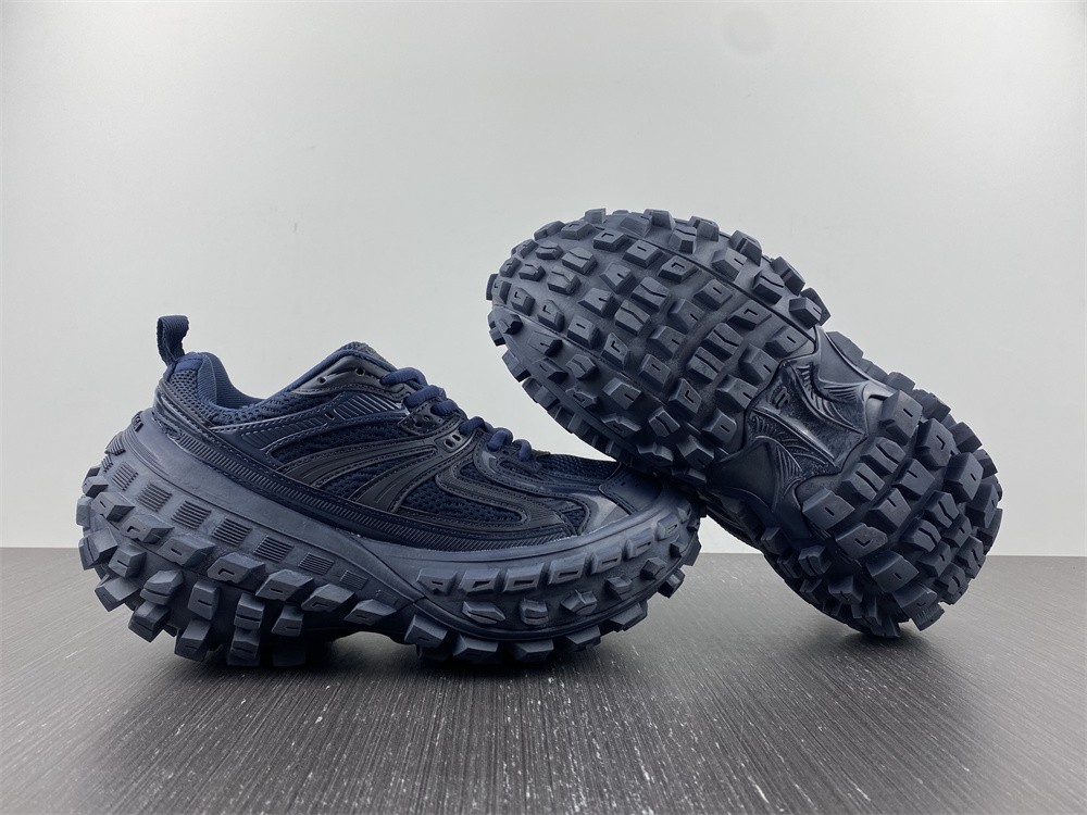 DEFENDER SNEAKER