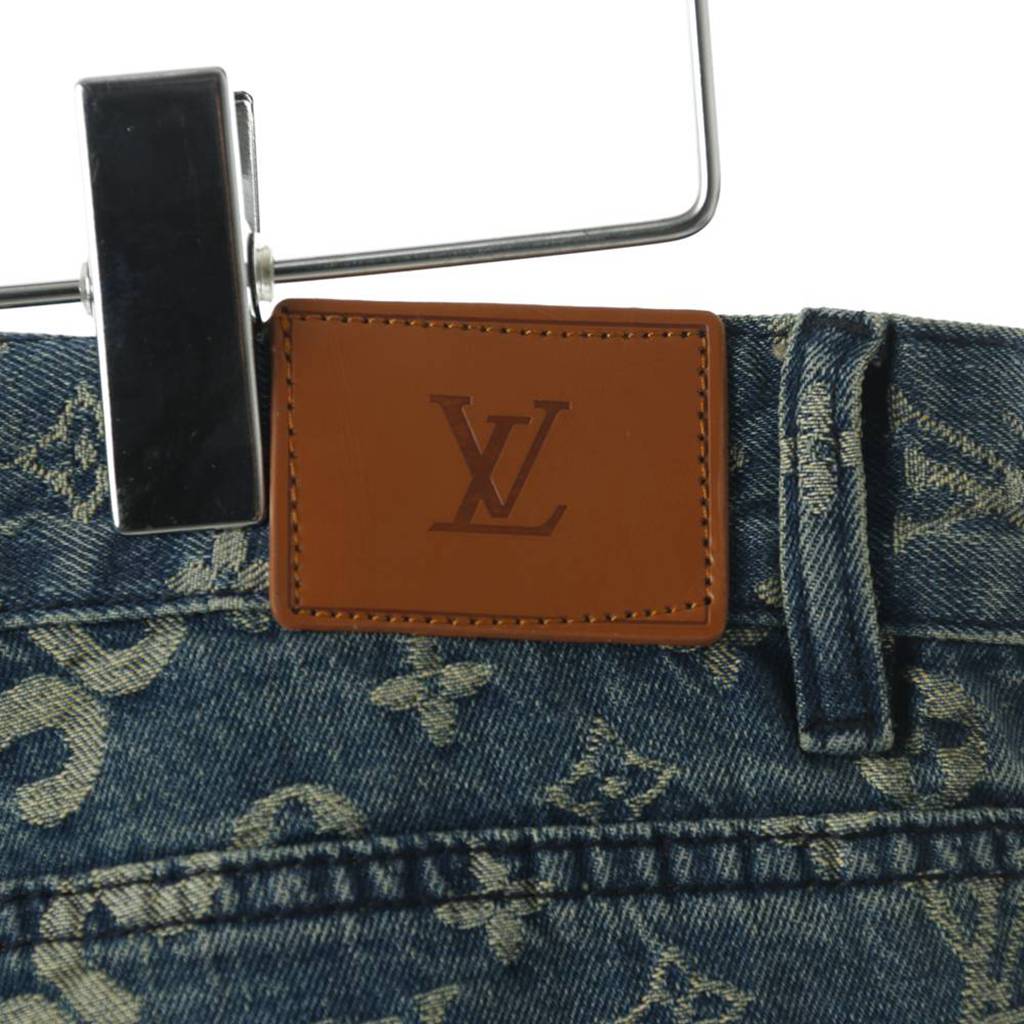 S*p*e x jeans