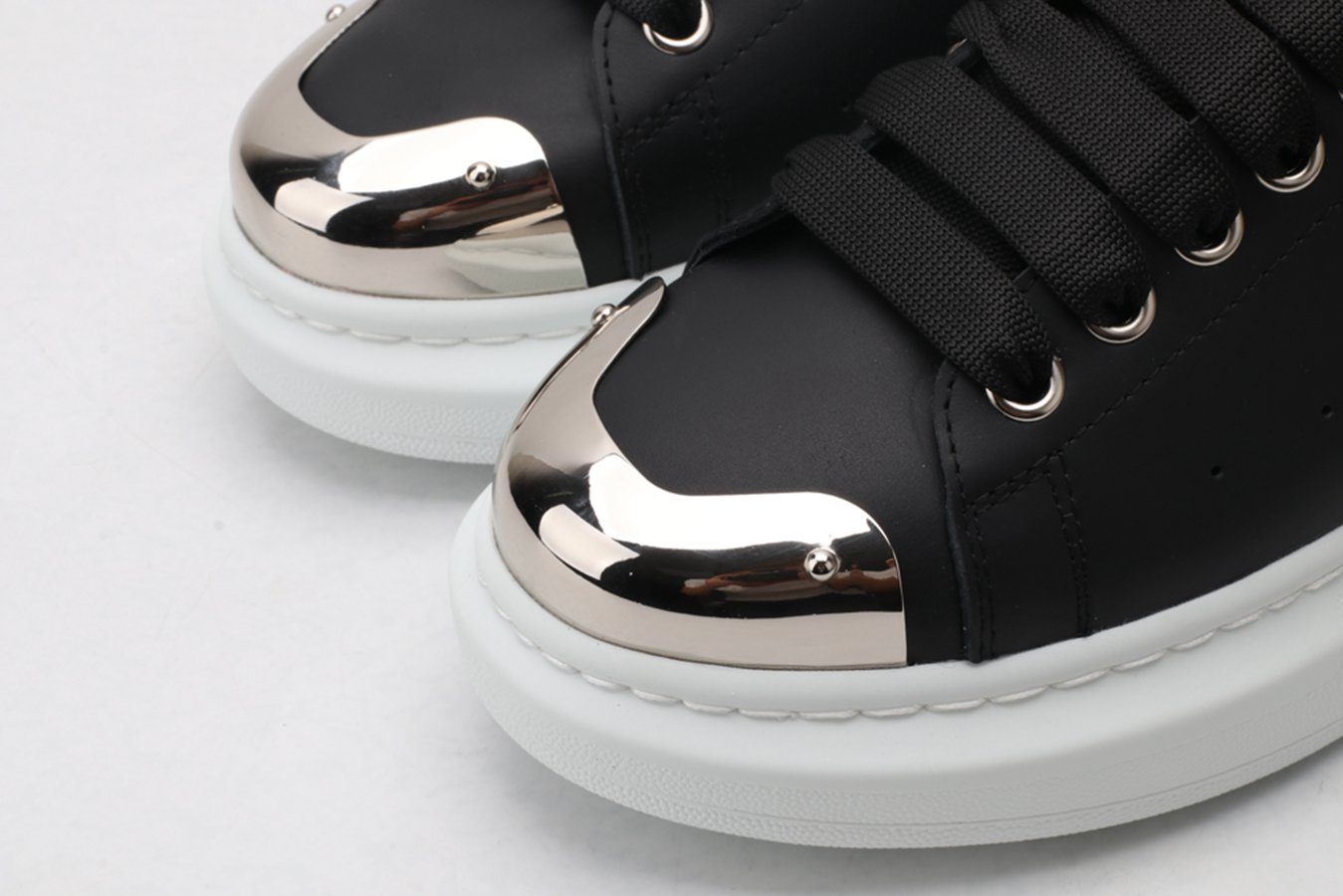 AMQ Leather Black Sneakers